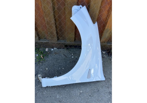 Крило переднє ліве Dacia Sandero I 